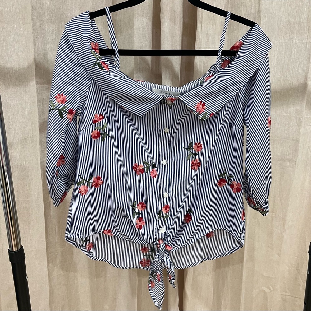 Active USA Floral Off-the-shoulder Top with Floral Details - US Size Medium